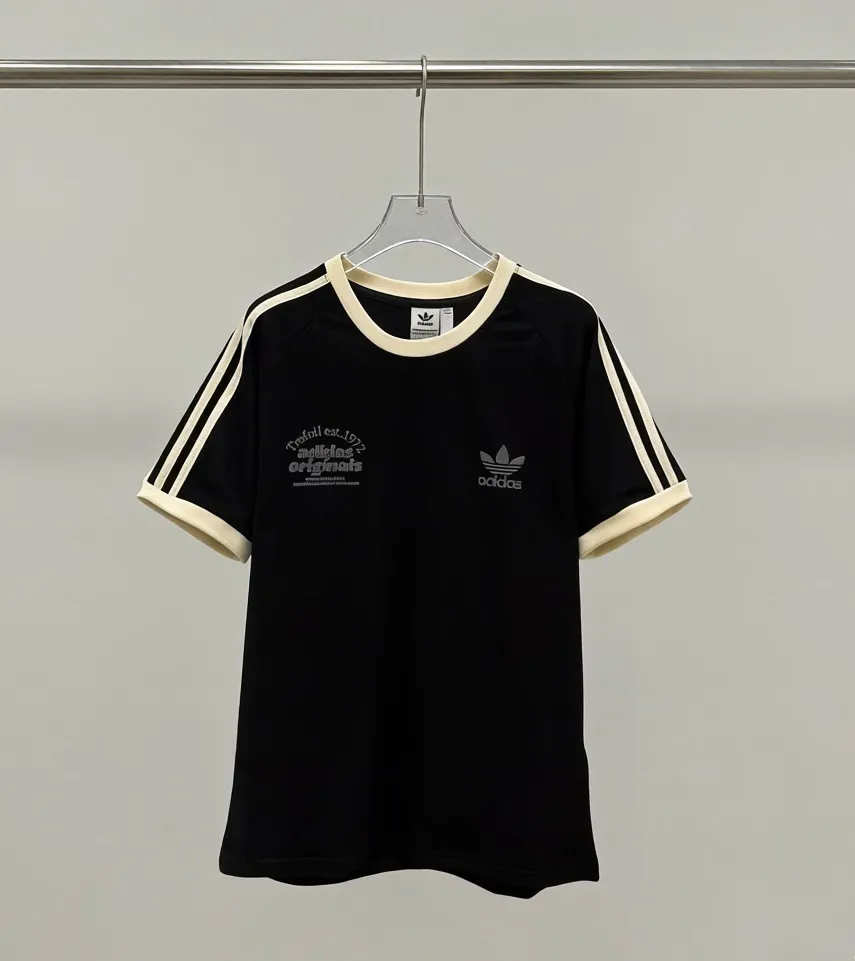 Adida Clover New Arrival Retro Ribbon Thread Women's Slim Short Sleeve! ADClassic Retro sports series three-striped short sleeves. The surface of the fabric is threaded, so it is also called threaded T. It has a slim fit and raglan sleeve design, which makes it look slimmer. The three-stripes are not the previous webbing. This season, they are made of knitted cotton fabrics that are cut and stretched using a special machine. A T, 4 kinds of fabrics, imitation thread + thread + Black knitted T-shirt material + same color collar striped knitted material. A must-have for hot girls! Clover girl! The Versatile model is out on the street! Style No.: A 225# Color: Black, Apricot, Purple, Size: S-2XL